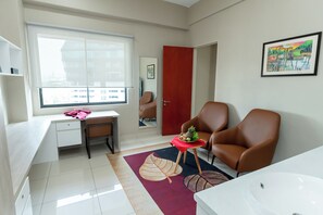 Executive-Suite | Wohnbereich | Flachbildfernseher