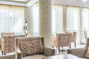 Área de estar no saguão