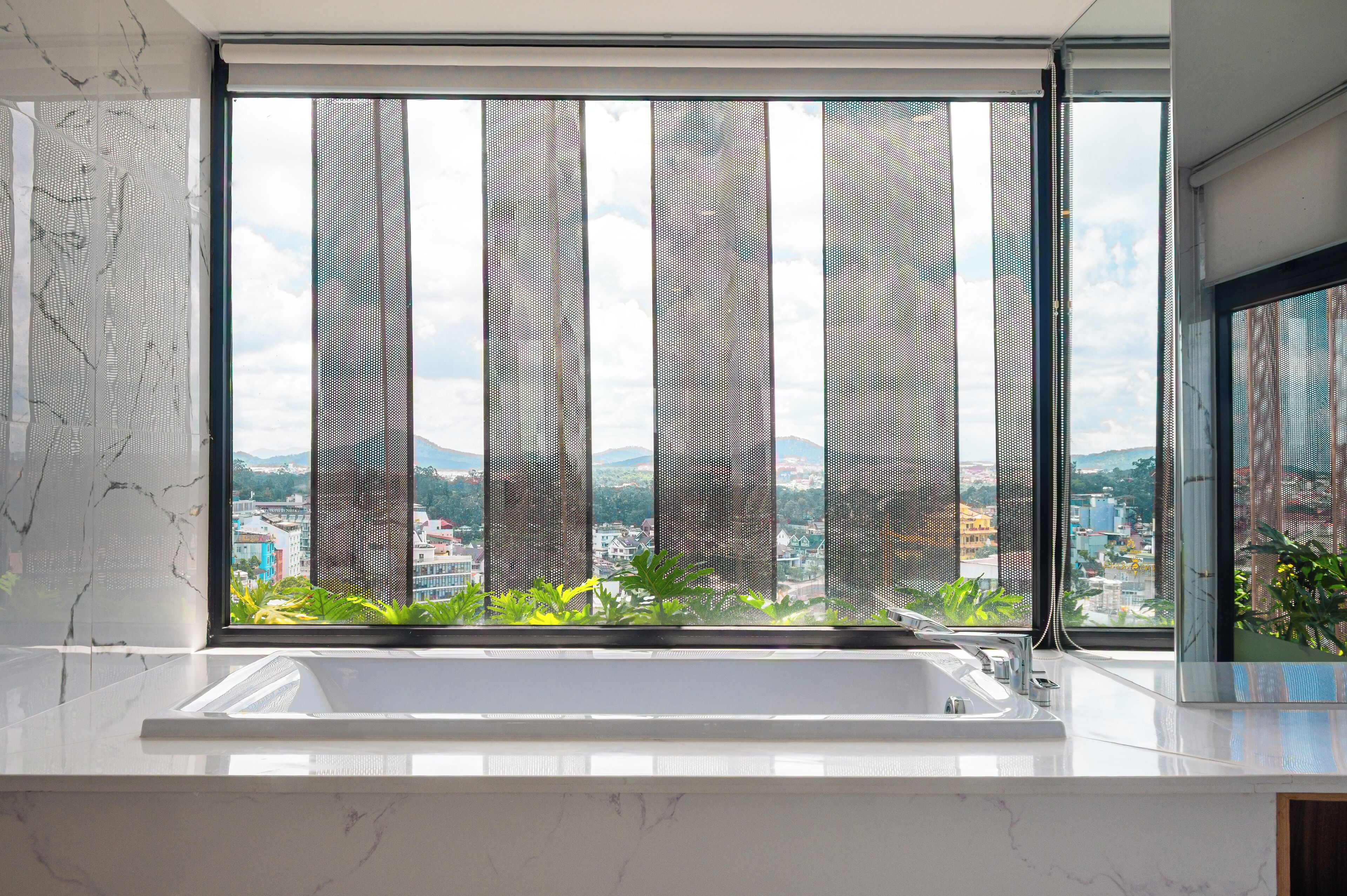 Signature Suite | Deep soaking bathtub
