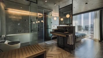 Family Penthouse | Bathroom | Free toiletries, hair dryer, bathrobes, slippers