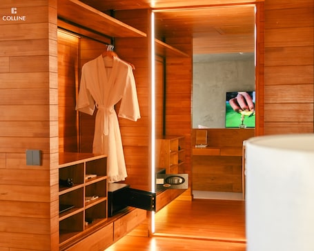 Colline Junior Suite | Bathroom | Free toiletries, hair dryer, bathrobes, slippers. Colline Dalat