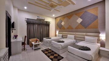 Premium Room | 1 bedroom, minibar, desk, soundproofing