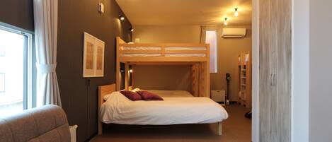 Quarto conforto, cozinha (Group Stay, Room 1) | Wi-Fi de cortesia