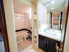 아파트 | 욕실 | 별도의 욕조 및 샤워 시설, 전신 욕조, 무료 세면용품, 헤어드라이어