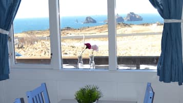 Casa de campo (Háaleiti) | Cozinha americana privada | Geladeira, micro-ondas, cooktop, cafeteira/chaleira