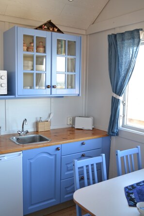 Casa rural (Háaleiti) | Cuina privada | Frigorífic, microones, placa de cuina i cafetera i tetera 