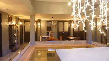 室內 SPA 浴池