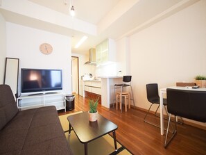 Apartment | Living room | Flat-screen TV