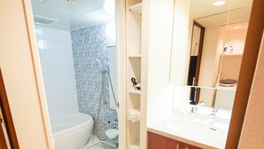 Apartment | Bathroom | Separate tub and shower, deep soaking tub, free toiletries, hair dryer - Family Stay DOTONBORI III PH26 (Osaka)