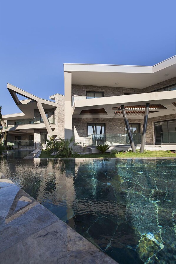 Outdoor pool, pool umbrellas, sun loungers - Important Group Adam Residence (Bodrum)