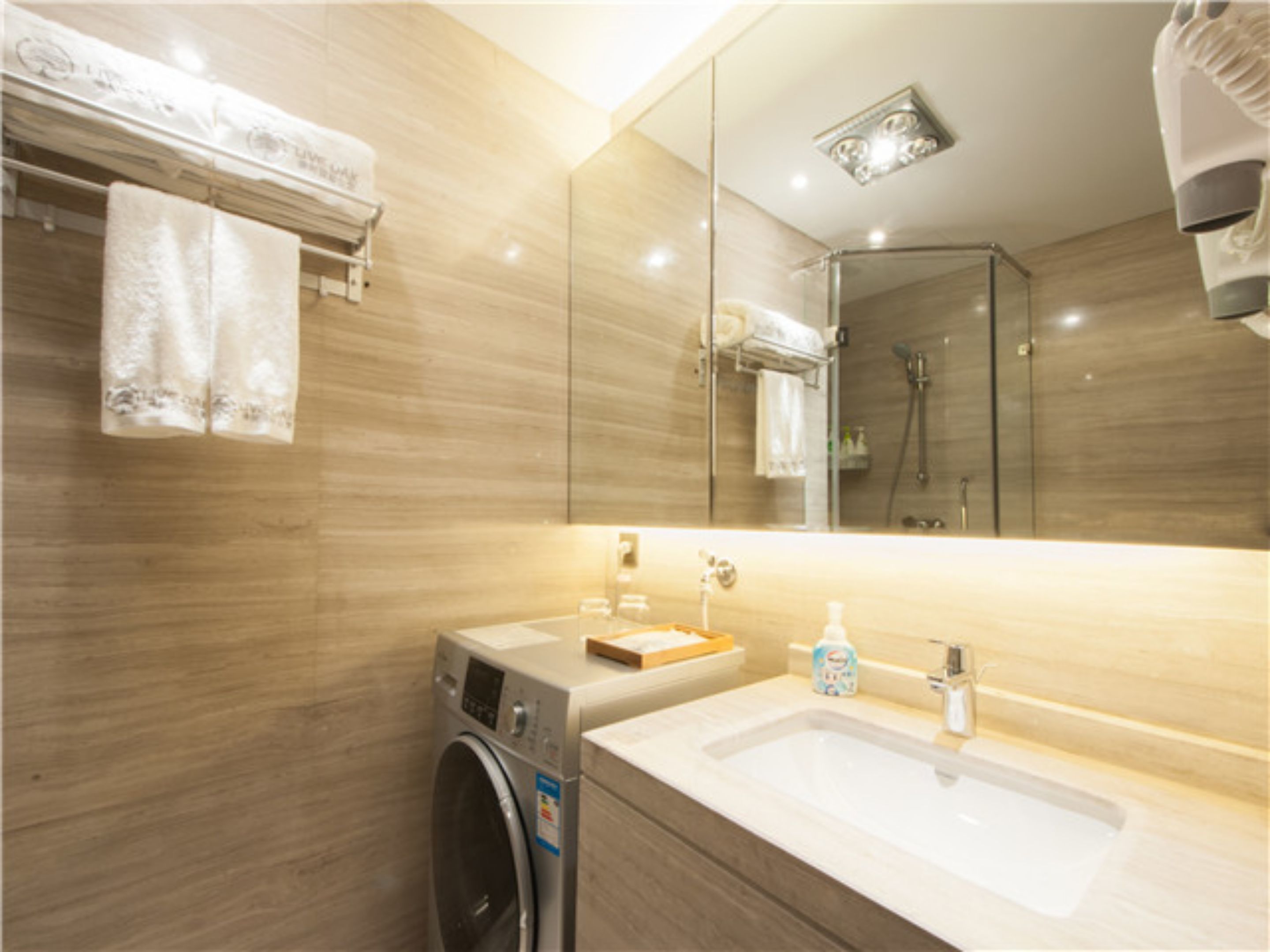 elite double room | bathroom sink