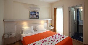 2 عدّة غرف نوم ومكتب وواي فاي مجانًا وملاءات أسرّة