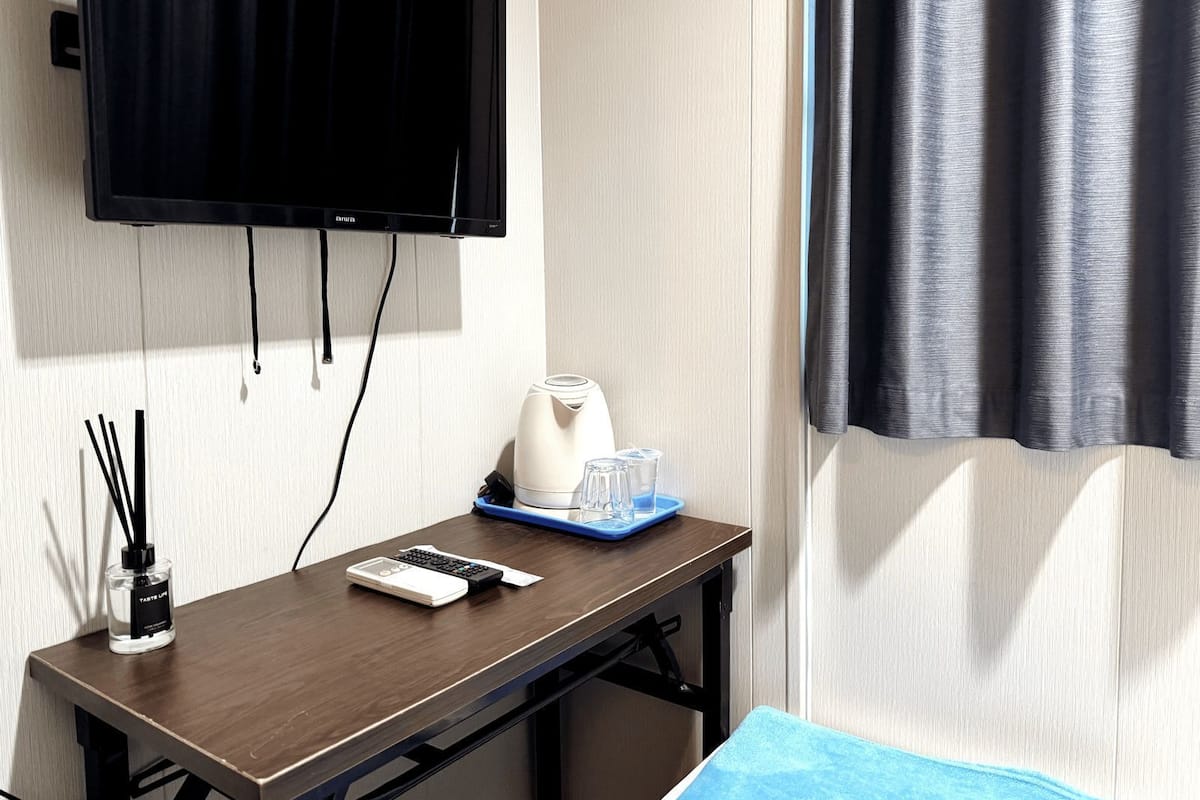 Enkeltrom | Skrivebord, lydisolert, strykejern/-brett og wi-fi (inkludert)