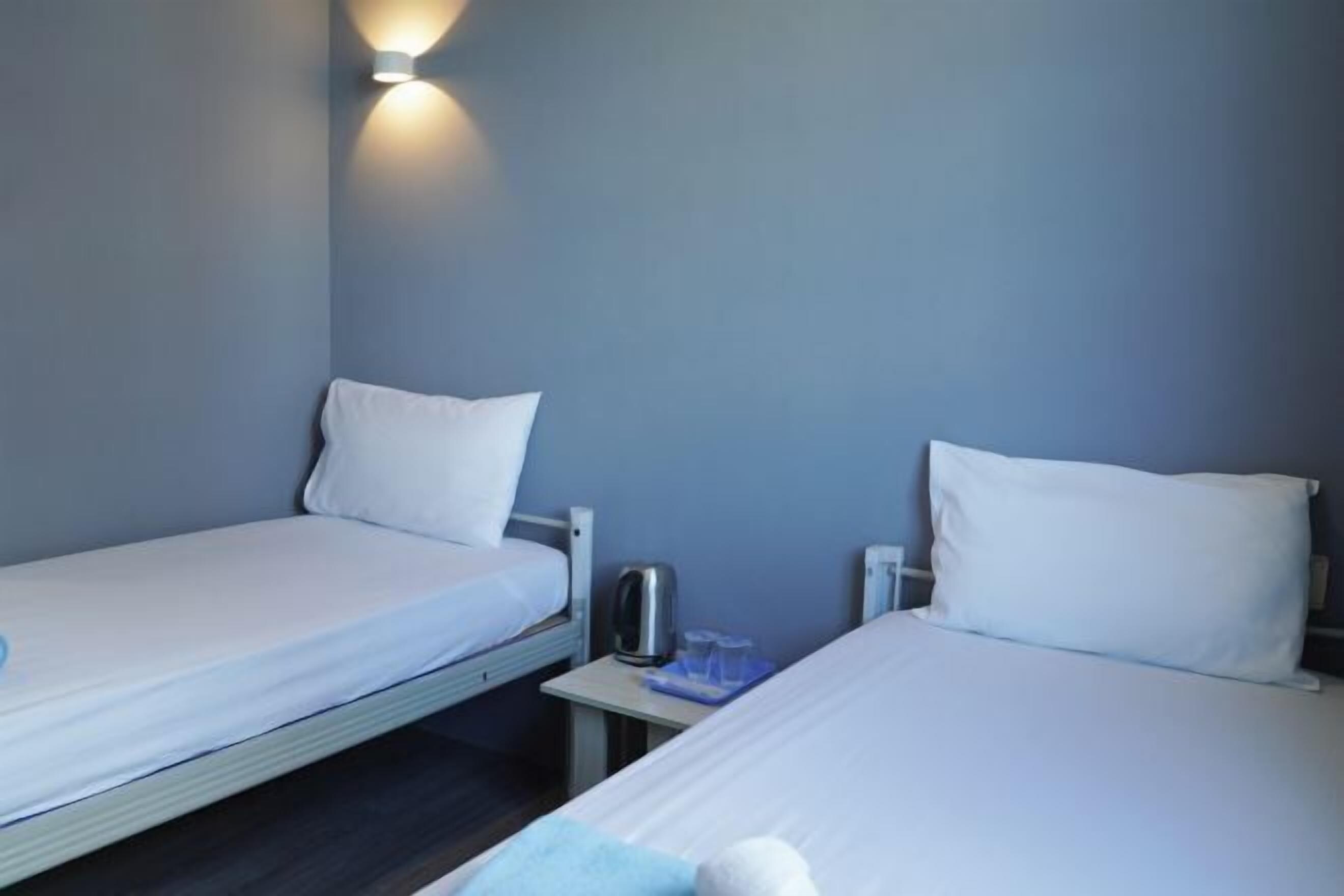 デスク、防音設備、アイロン / アイロン台、WiFi (無料)