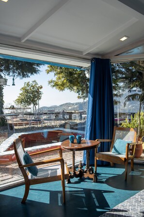 俱乐部客房 | 办公桌、隔音、熨斗/熨板、折叠床/加床（额外收费）