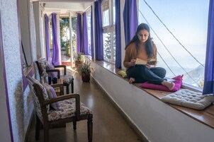 Purple Rain | Desk, soundproofing, iron/ironing board, rollaway beds