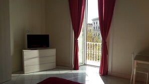 Double Room, Shared Bathroom | Room amenity - La Casa di Elvira (Naples)