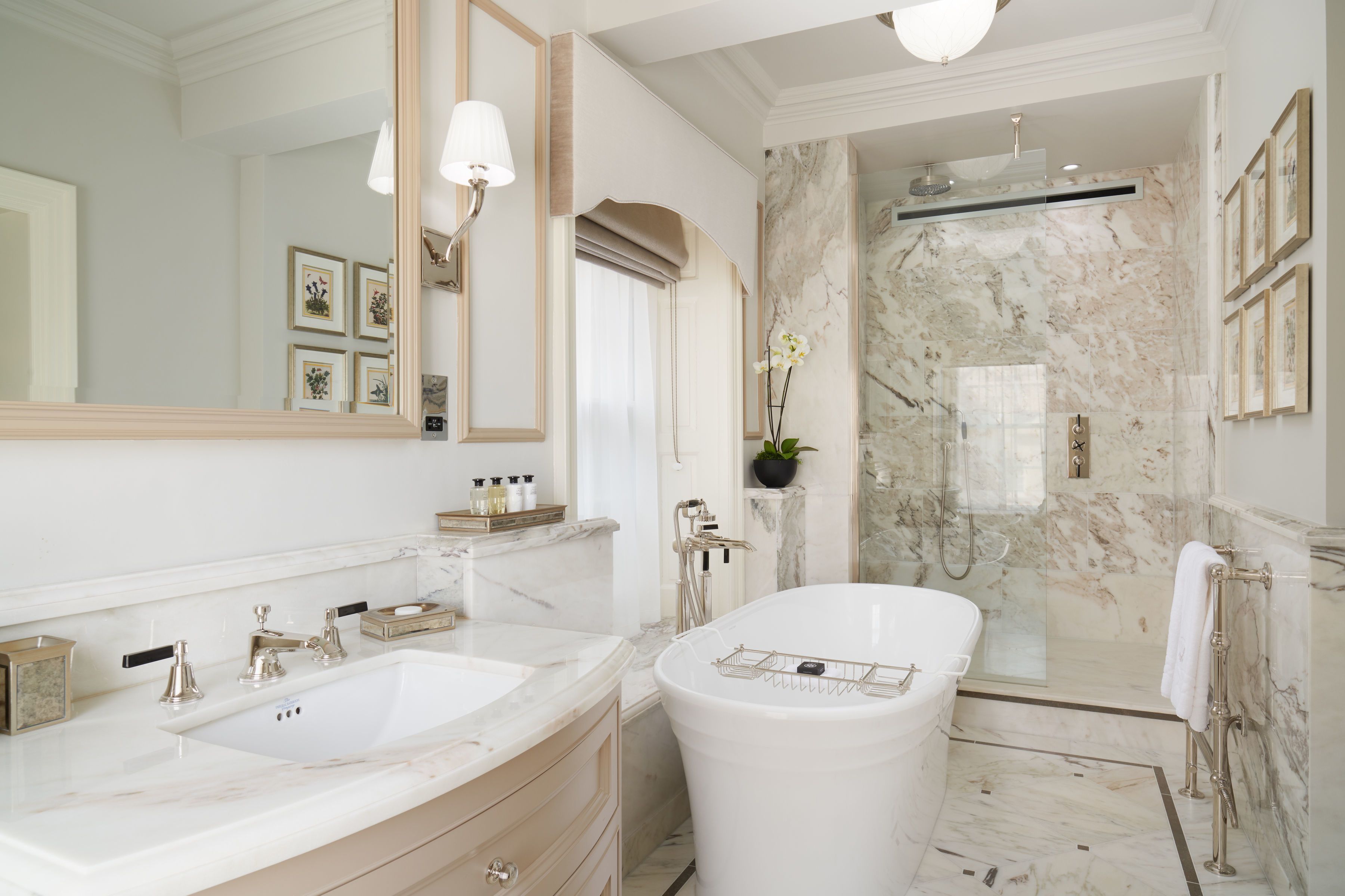 deluxe double or twin room | bathroom | shower, rainfall showerhead, free toiletries, hair dryer