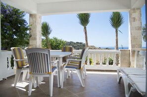 Villa | Terrace/patio