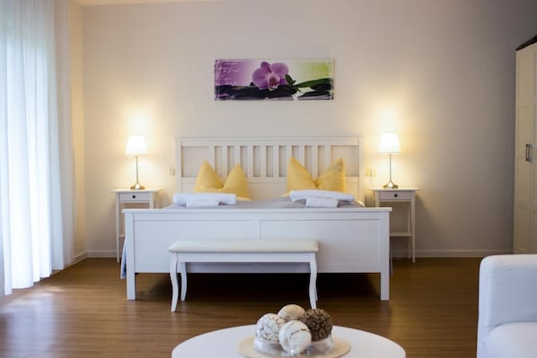 Iron/ironing board, free WiFi, bed sheets