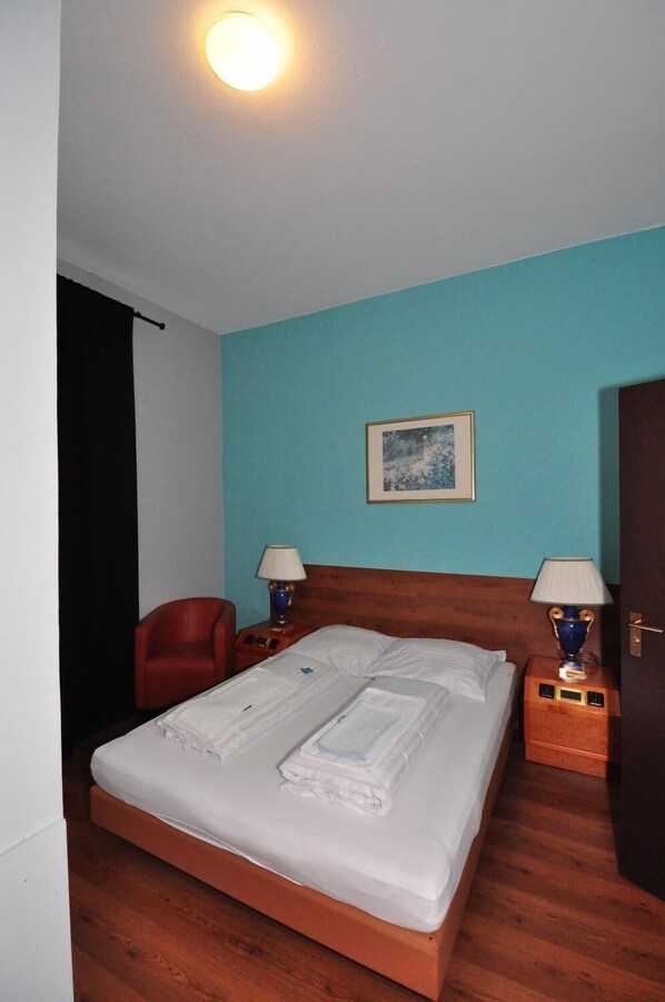 Desk, blackout curtains, rollaway beds, free WiFi