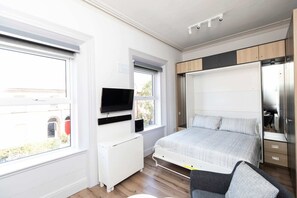 Apartment (0 Bedroom) | 1 bedroom, premium bedding, laptop workspace, iron/ironing board - Stunning 1 Bedroom Studio in Heart of Rathmines (Dublin)