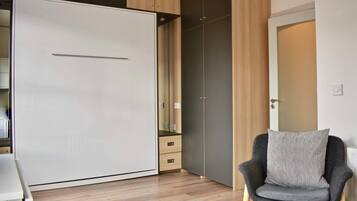 Apartment (0 Bedroom) | 1 bedroom, premium bedding, laptop workspace, iron/ironing board