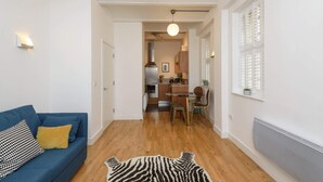 Apartamento (1 Bedroom) | Sala de estar | TV