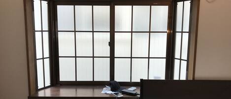 1 bedroom, Egyptian cotton sheets, premium bedding, down comforters