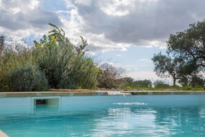 Outdoor pool, pool loungers - Azienda Agricola Spirdo (Ruffano)