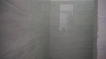 Shower, free toiletries, towels