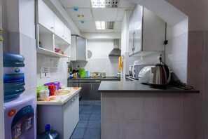Fridge, microwave, stovetop, electric kettle - Hostel (Moscow)