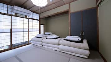 Traditional-Zimmer (Japanese Style, For 3 People)