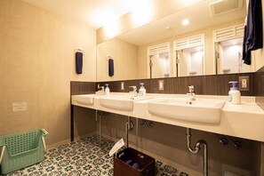 Gratis toiletartikler, hjemmesko