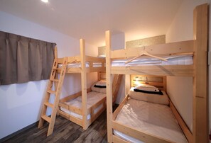 Private Room For 5 People | Free WiFi, bed sheets - Trip & Sleep Hostel (Nagoya)