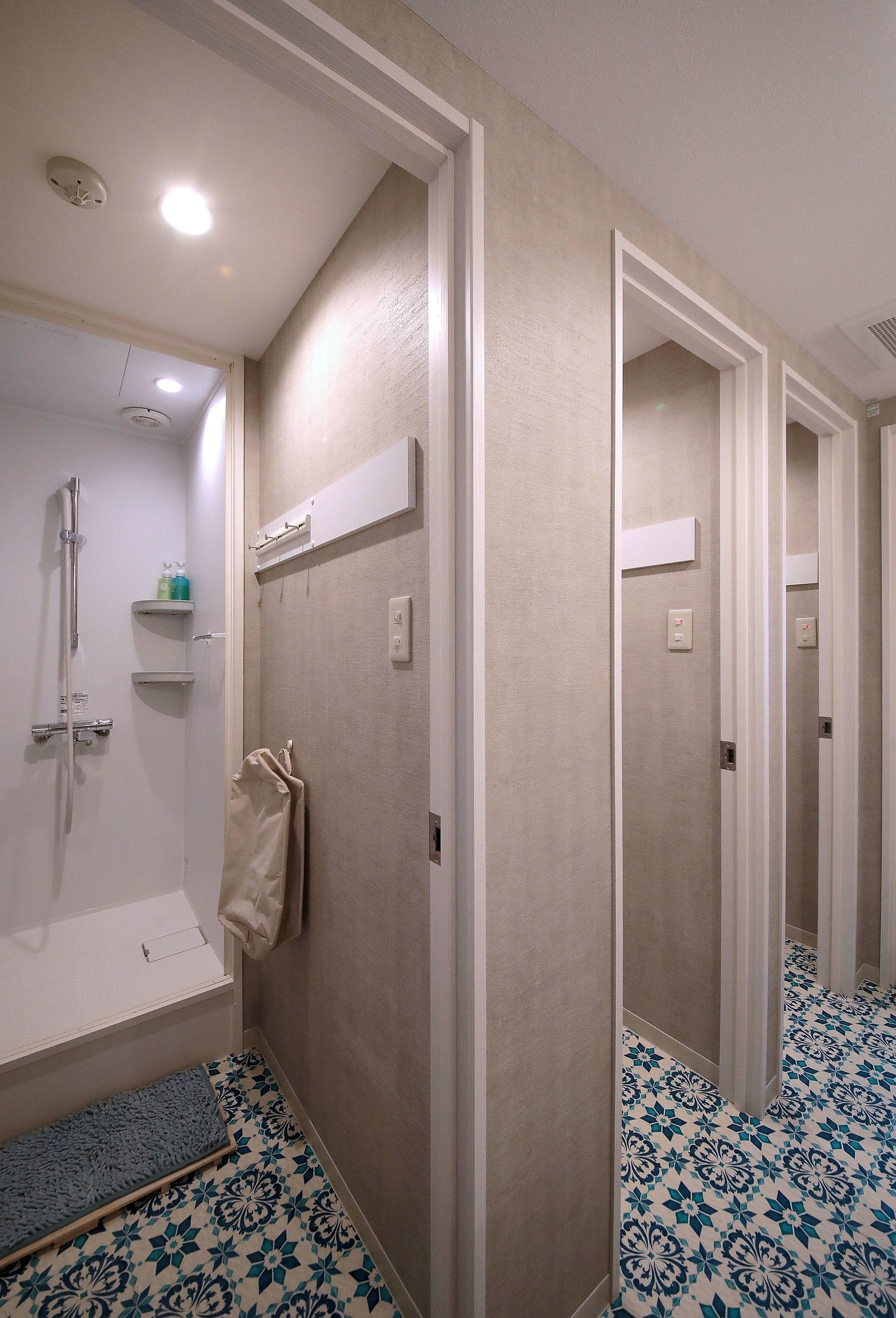 Bathroom shower