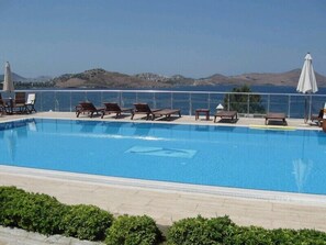 Outdoor pool, pool umbrellas, sun loungers