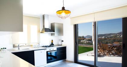 Important Group Villa Ata
