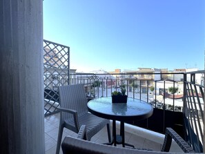 华丽四人房, 无烟房 | 办公桌、遮光窗帘、免费婴儿床、免费 WiFi