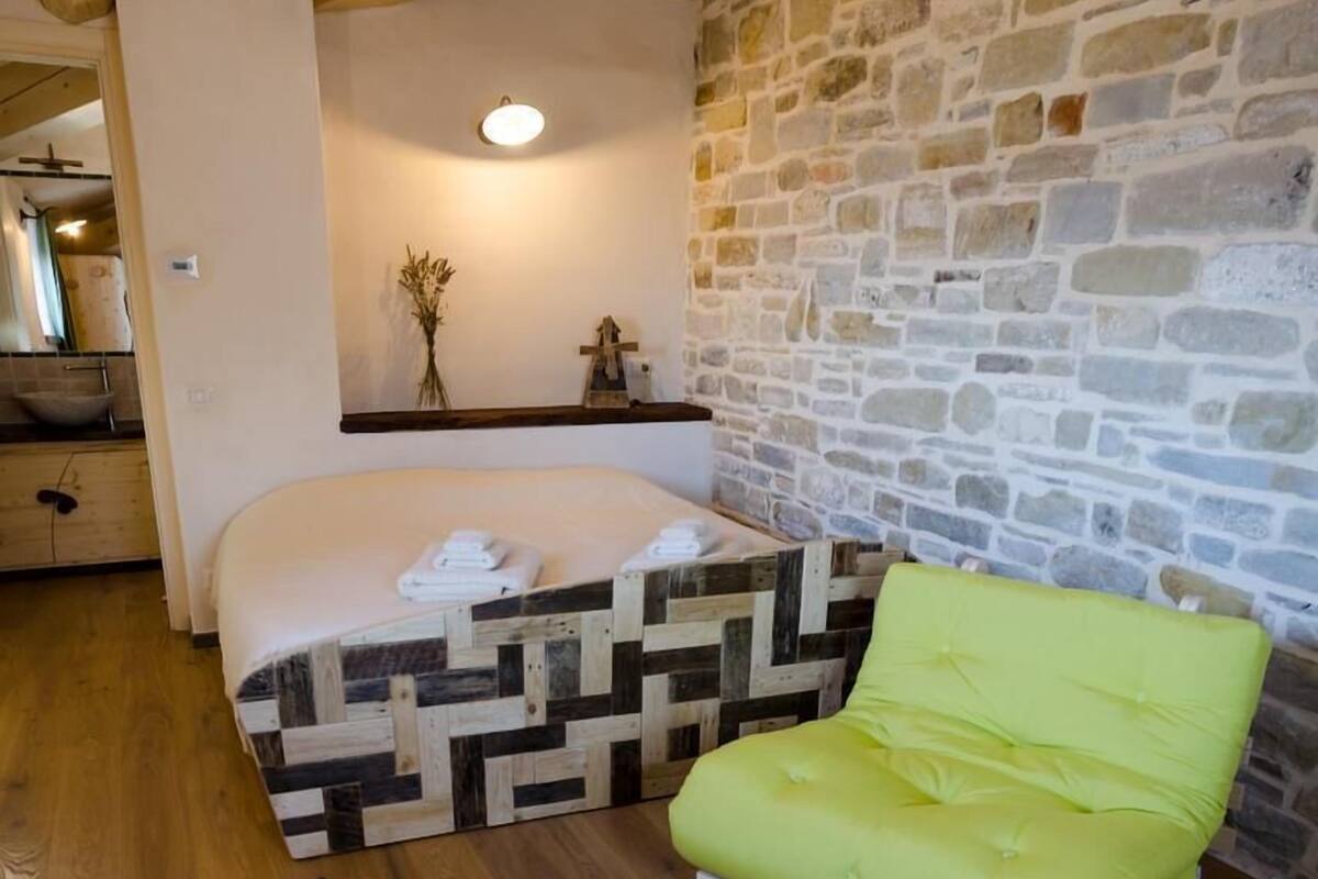 In-room safe, blackout curtains, bed sheets, wheelchair access