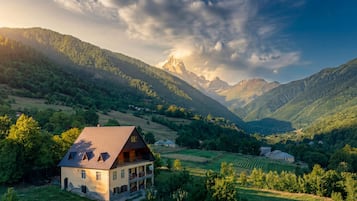 Mặt tiền nơi lưu trú