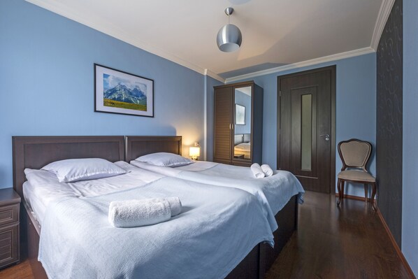 Basic Double or Twin Room, Mountain View | Tempur-Pedic beds, individually decorated, individually furnished, desk