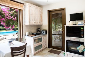Villa, 3 Bedrooms | Private kitchen | Fridge, microwave, oven, stovetop