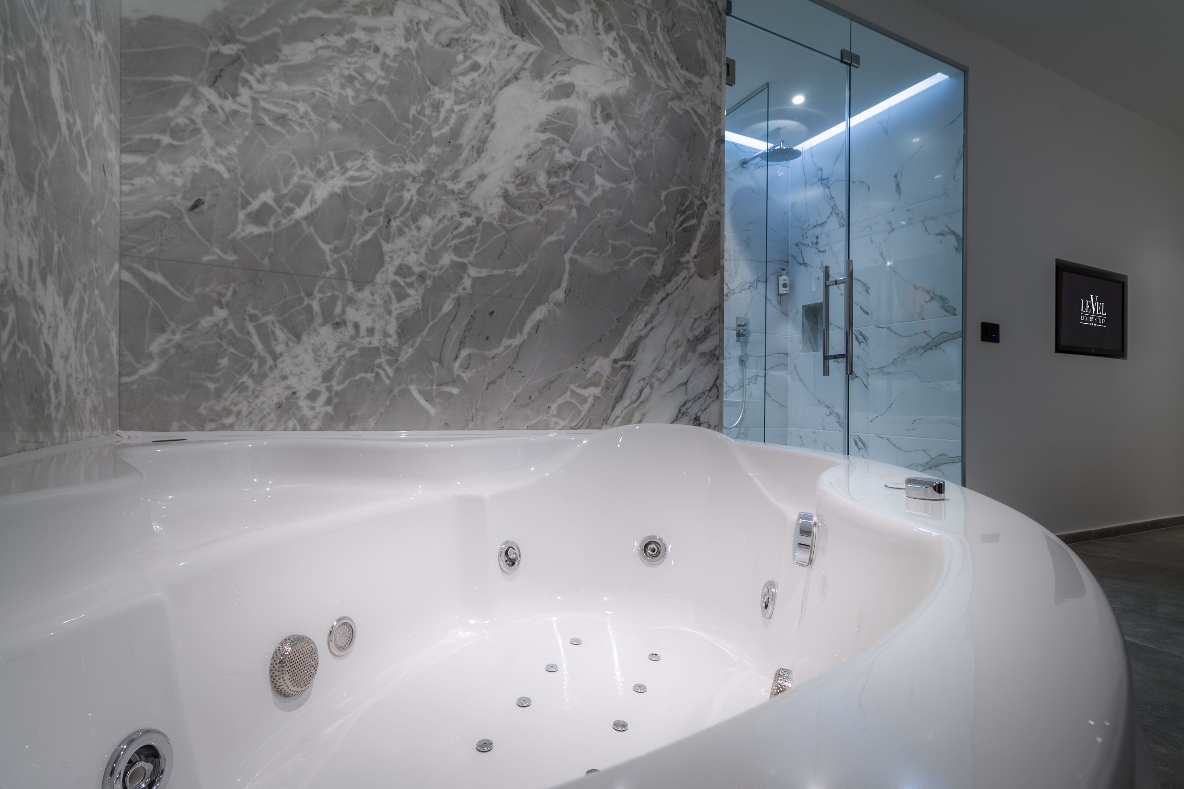 Foto - Level Luxury Suites