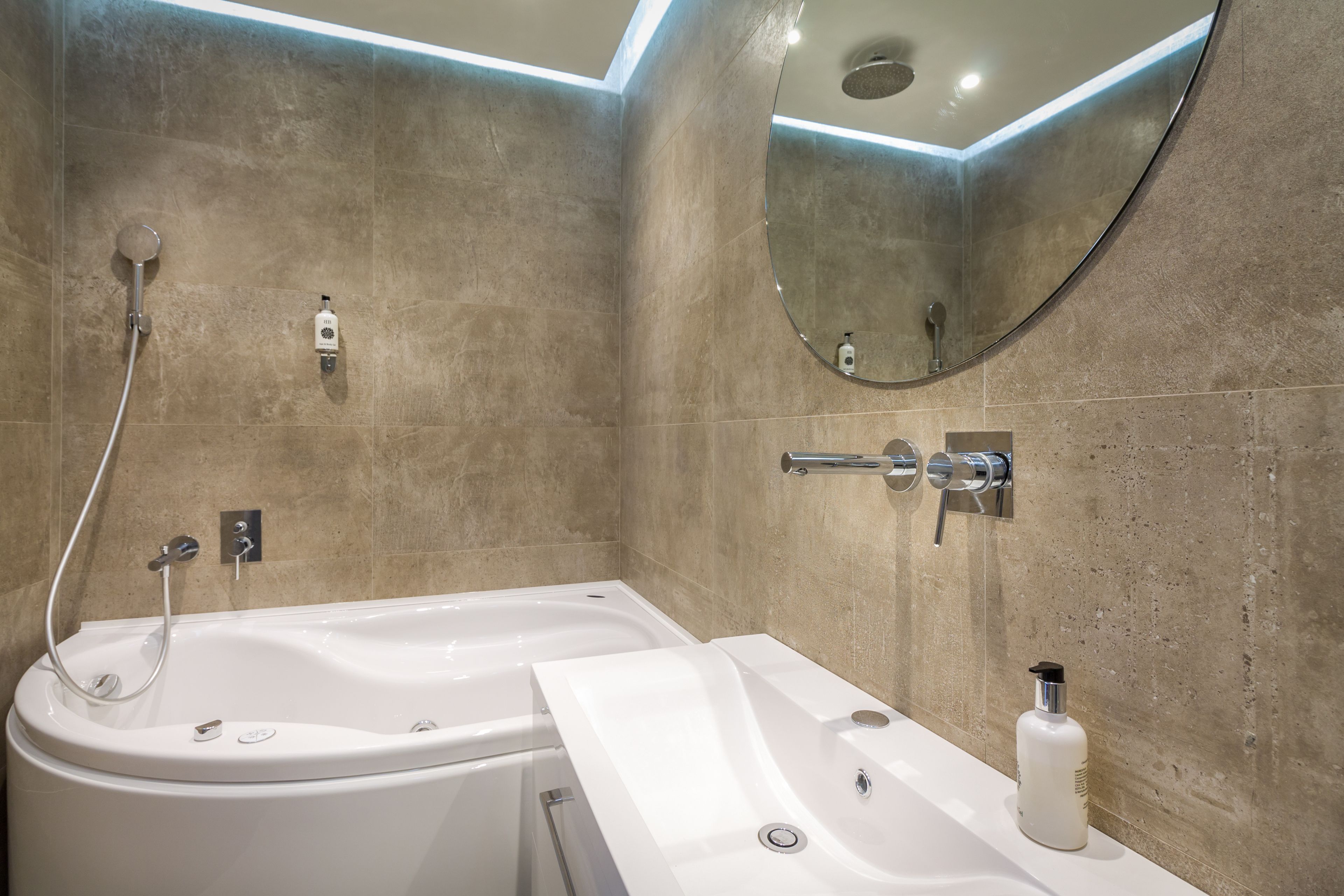 Foto - Level Luxury Suites