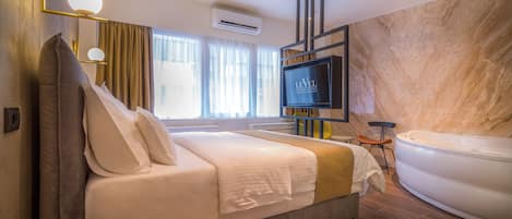 Deluxe Double Room (with Jacuzzi) | Minibar, in-room safe, desk, laptop workspace