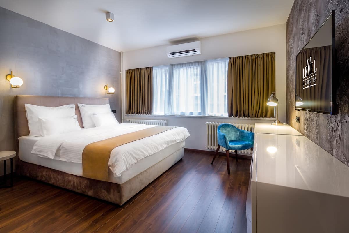 Junior Suite (with Jacuzzi)