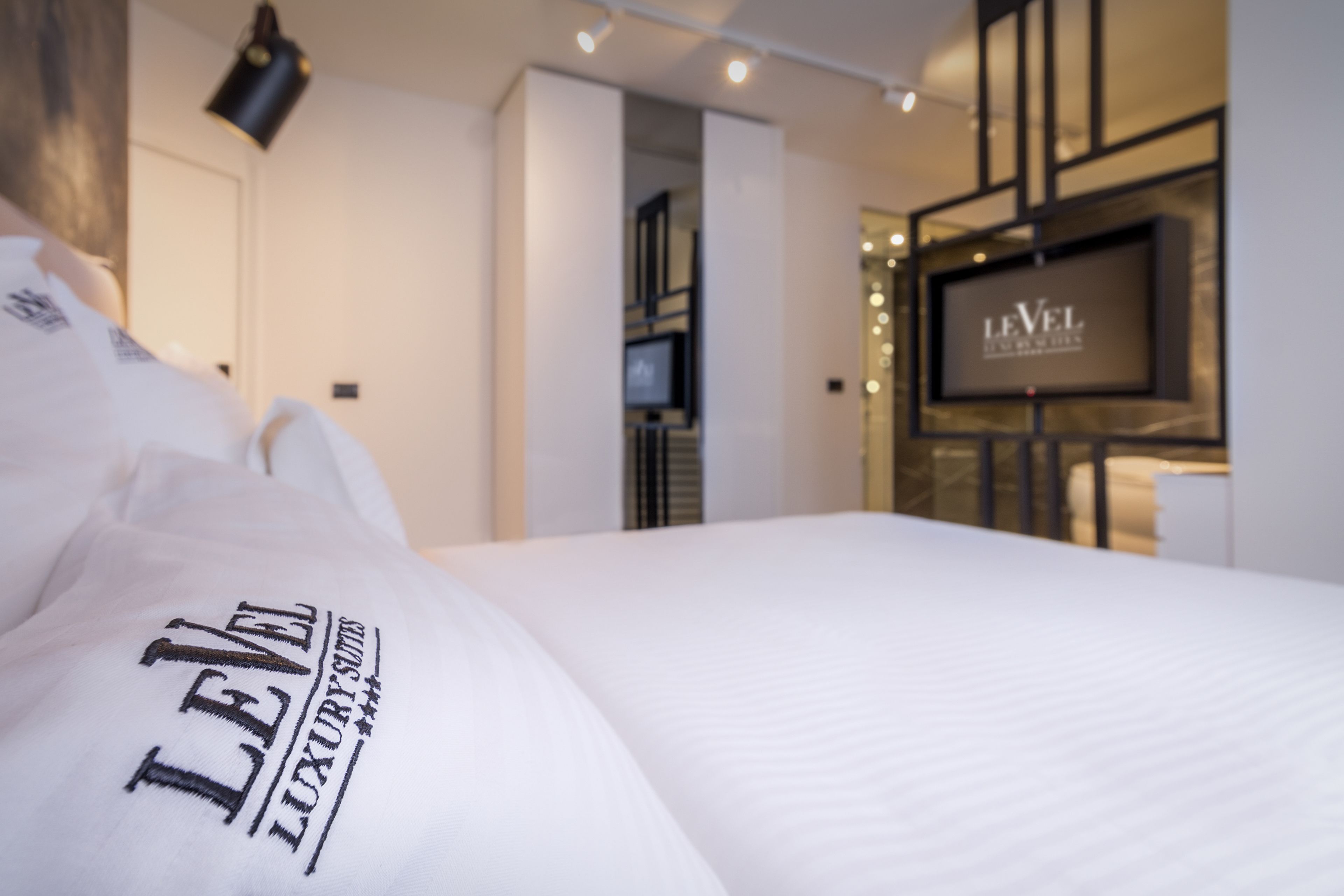 Foto - Level Luxury Suites