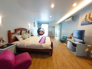 Desk, soundproofing, free WiFi, bed sheets - Lotus Hostel Beicheng Zhuang (Luodong)
