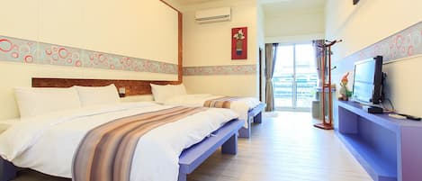 Deluxe Quadruple Room, 2 Double Beds, Non Smoking | Desk, soundproofing, WiFi (free), bed sheets